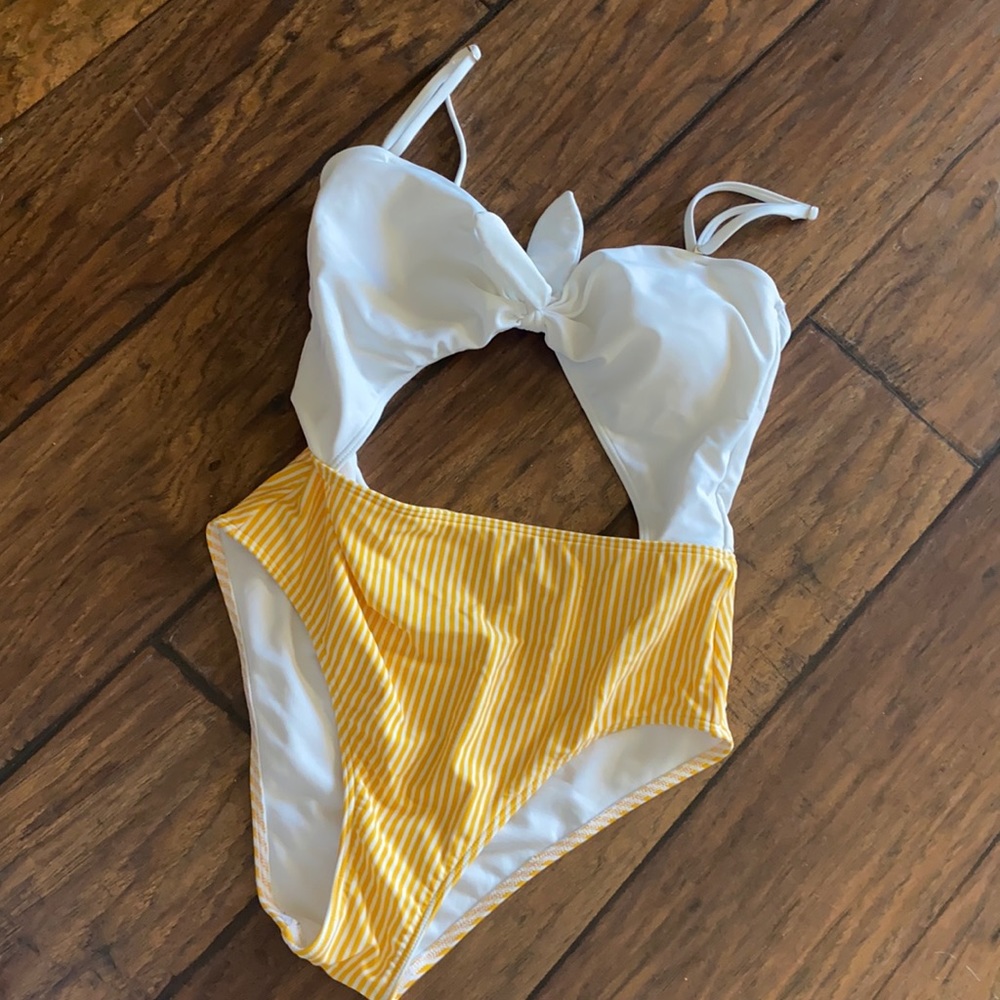 Hollister Cut out one piece swimsuit